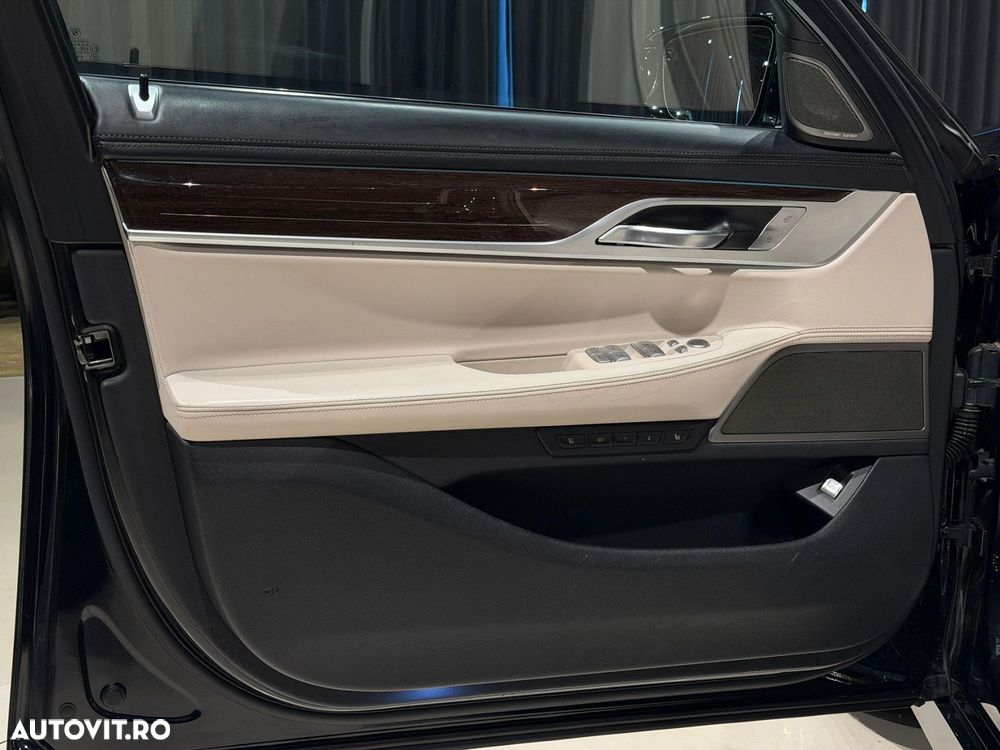 BMW Seria 7 740Ld xDrive - 32