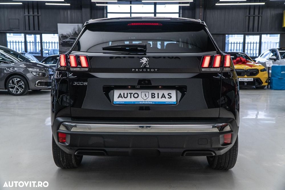 Peugeot 3008 1.2 PureTech Turbo S&S EAT8 Allure - 26