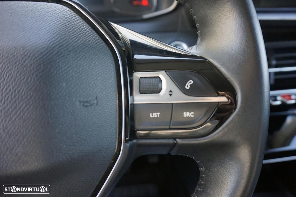 Peugeot 2008 1.2 PureTech Allure - 12
