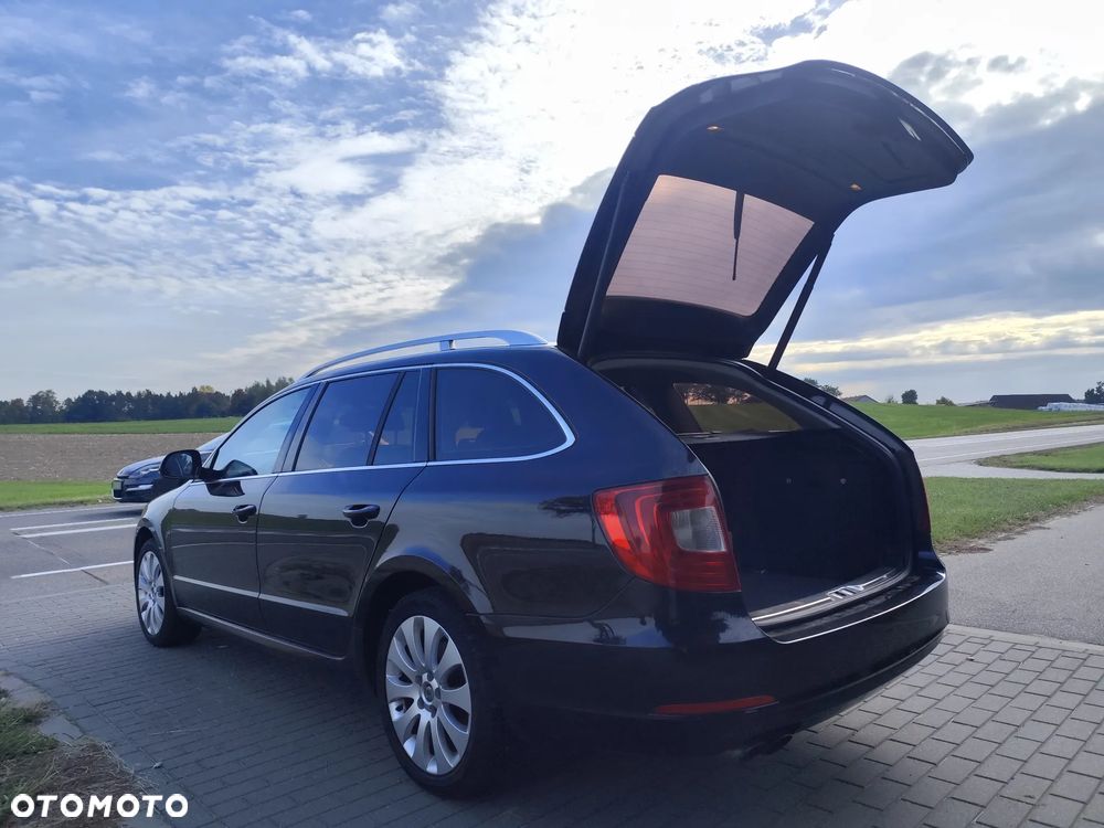 Skoda Superb 2010 photo 5