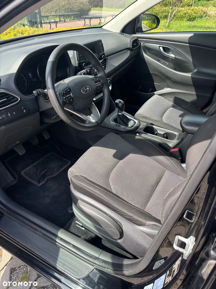 Hyundai i30 1.5 DPI Classic + - 13