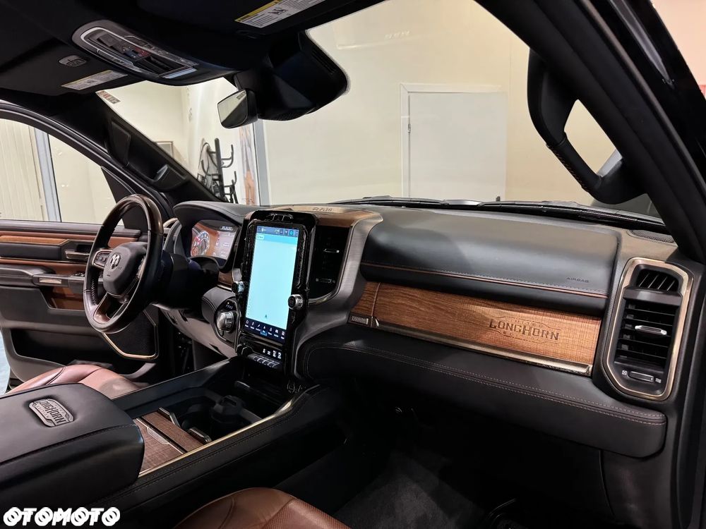 RAM 1500 Crew Cab Longhorn - 36