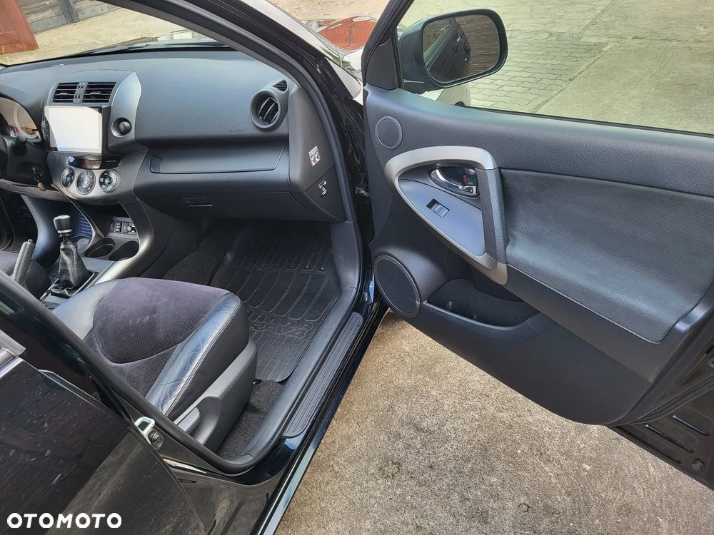 Toyota RAV4 2.0 VVT-i Premium - 8