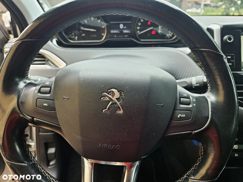 Peugeot 208 - 11