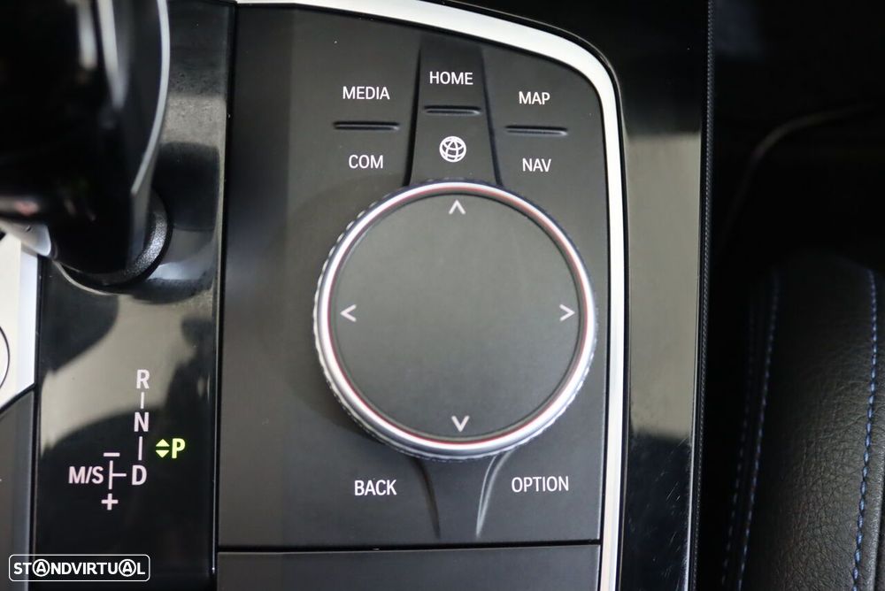 BMW 116 d Pack Desportivo M Auto - 37