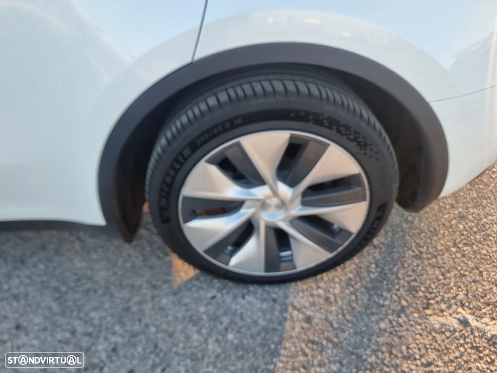 Tesla Model Y Standard - 12