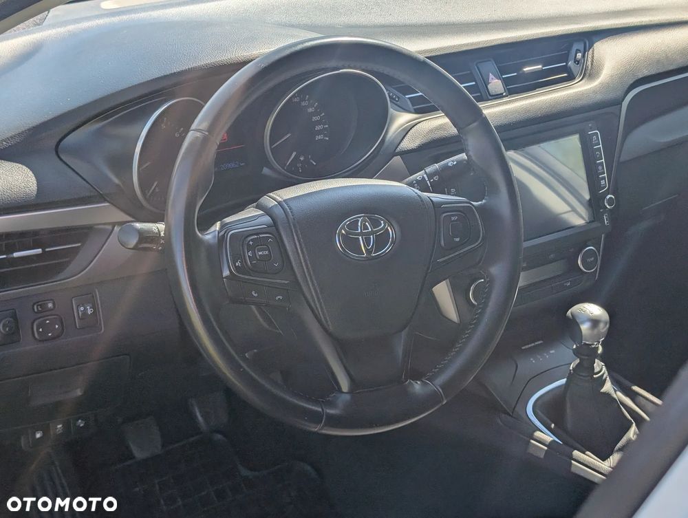Toyota Avensis 1.8 Premium - 23
