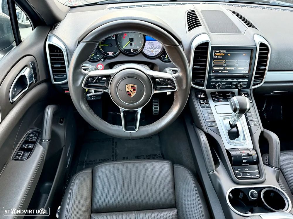 Porsche Cayenne S Hybrid - 10