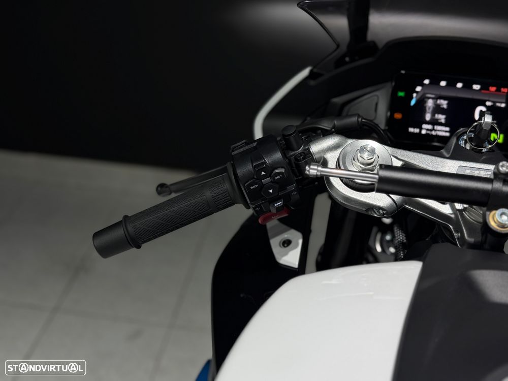 CF Moto 675SR-R - 32