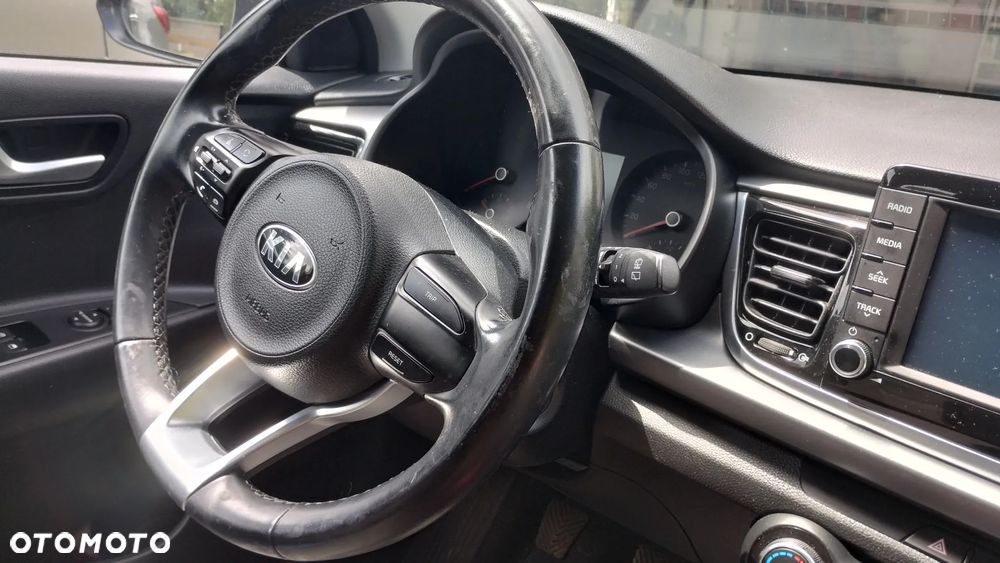 Kia Rio 1.2 L - 6