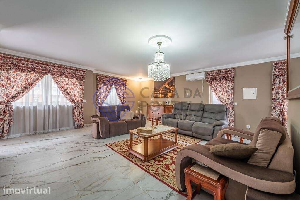 ESPETACULAR MORADIA COM 3 SUITES - Grande imagem: 3/35