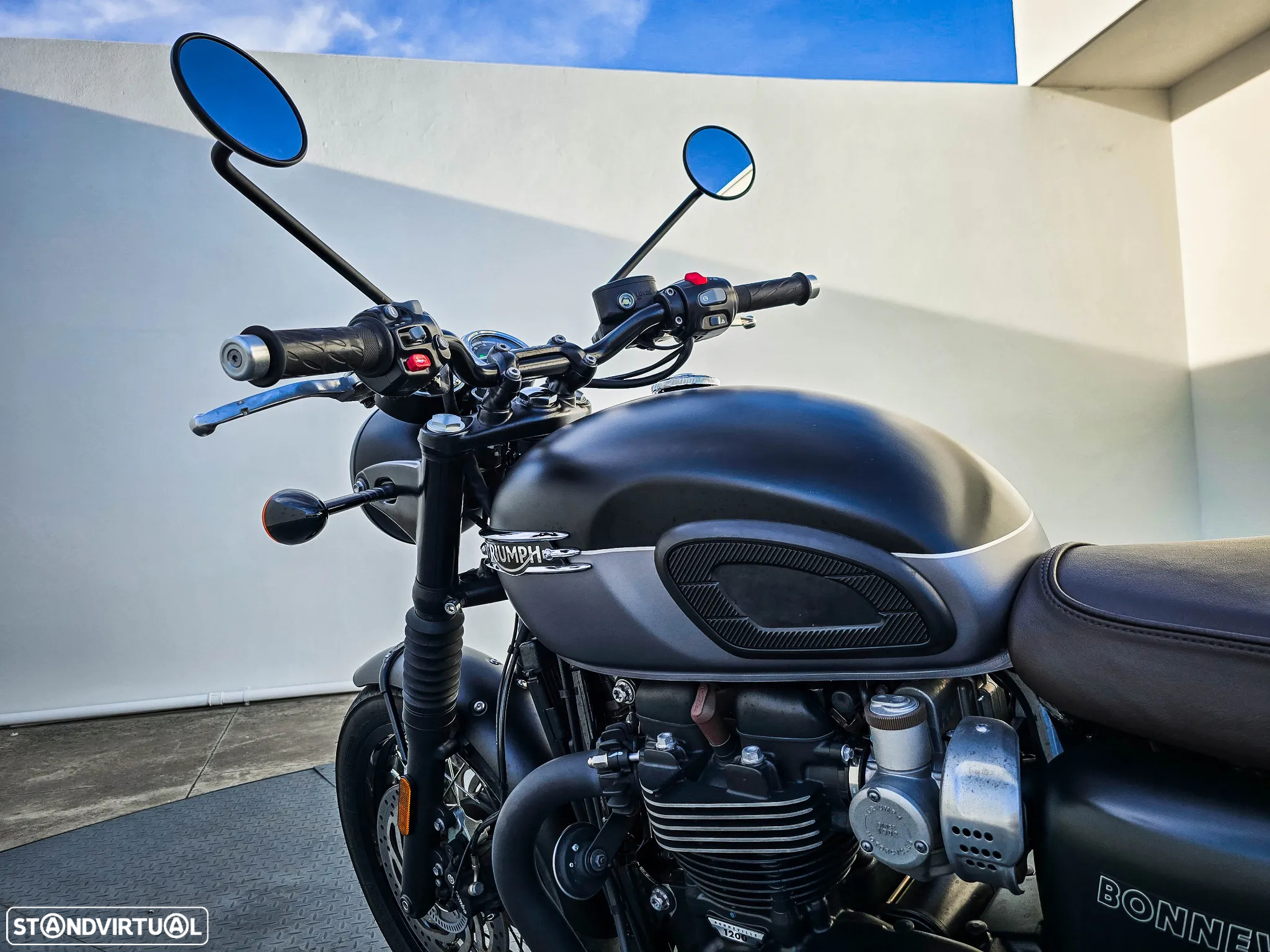 Triumph Bonneville T120 Black - 12