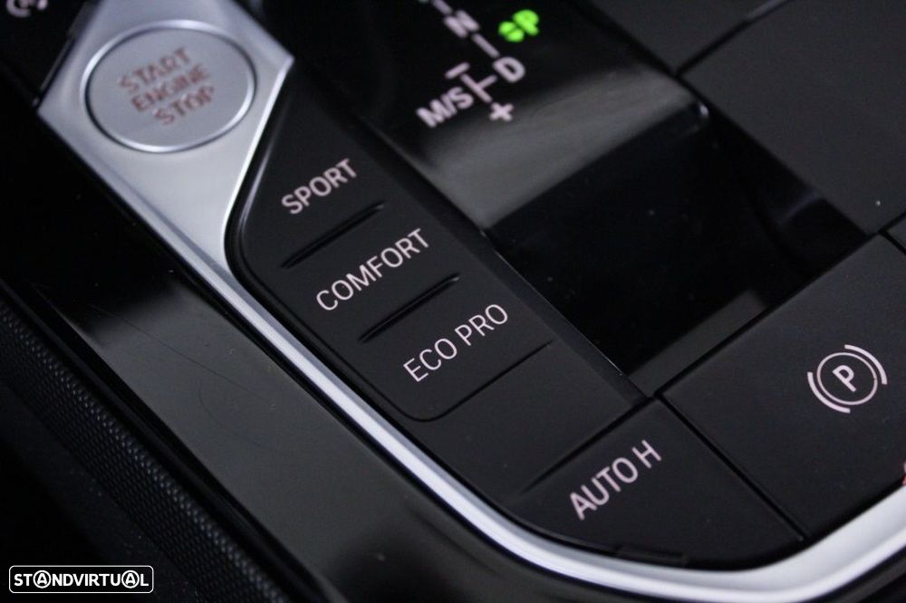 BMW 116 d Pack Desportivo M Auto - 33