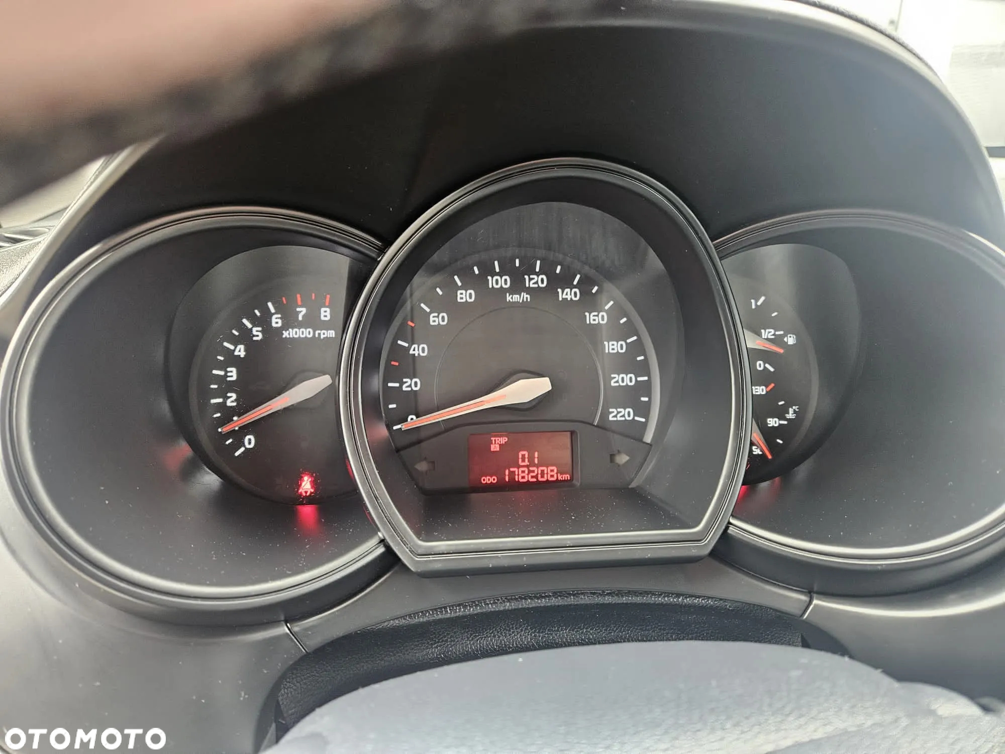 Kia Rio 1.2 M - 10