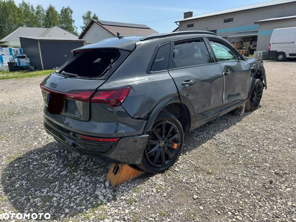 Audi Q8 Sportback e-tron - 8