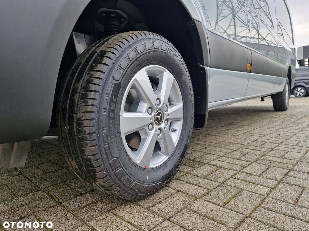Mercedes-Benz Sprinter - 11