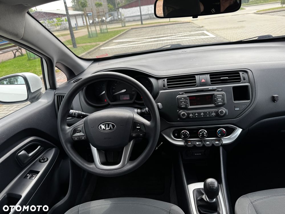 Kia Rio 1.4 L - 12