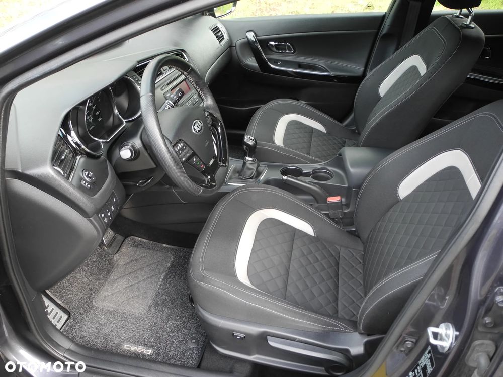 Kia Ceed 1.6 CRDi 136 ISG GT Line - 13