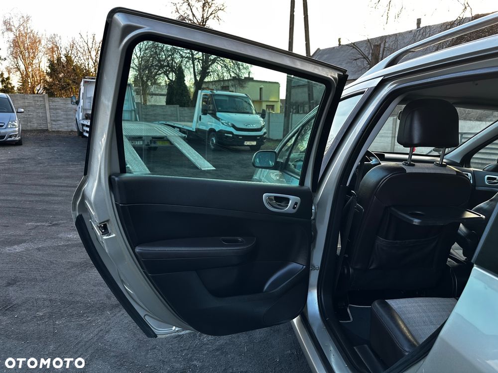 Peugeot 307 SW 140 OXYGO - 14