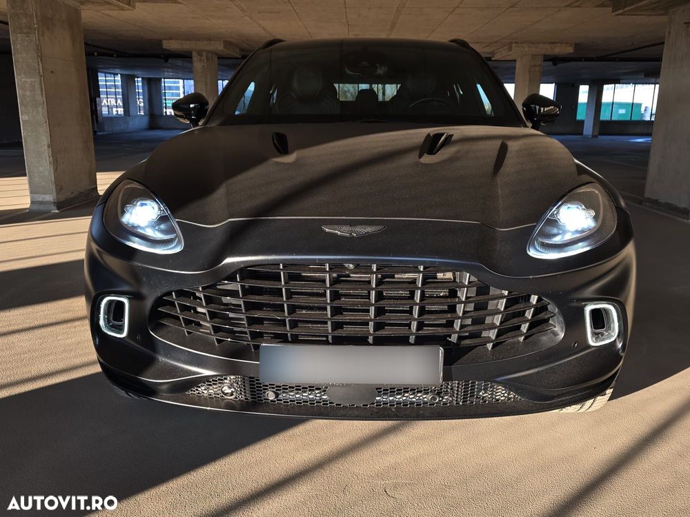 Aston Martin DBX - 1