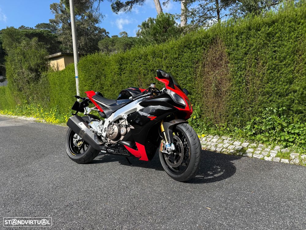 Aprilia RSV 4 Factory - 1