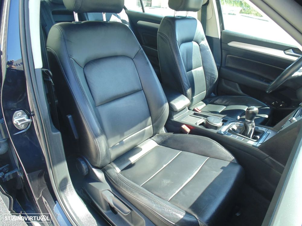 VW Passat 1.6 TDI Highline - 19