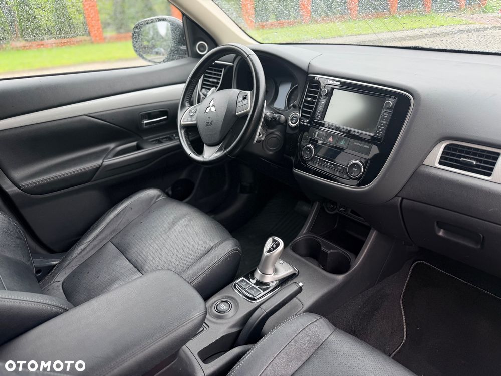 Mitsubishi Outlander - 30