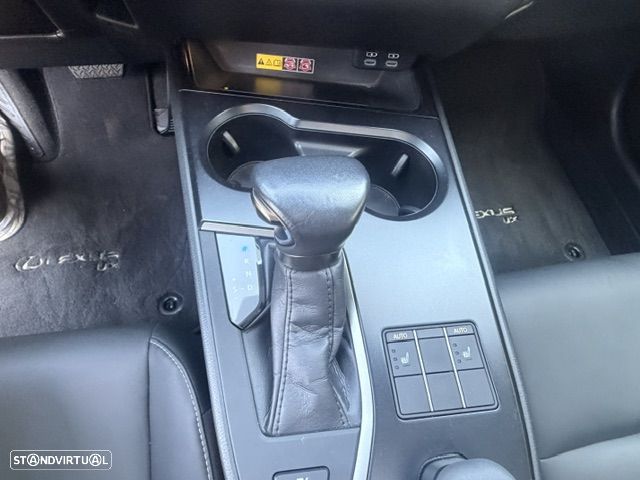 Lexus UX 250h - 37