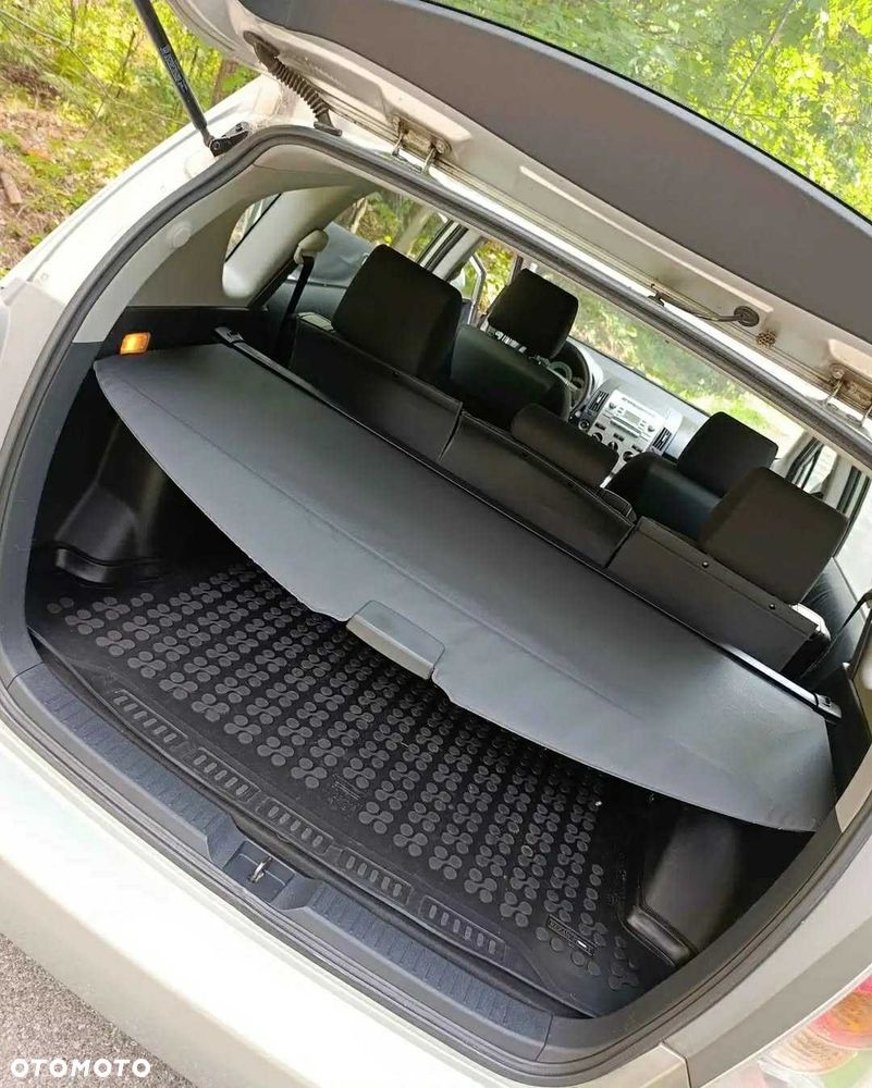 Toyota Corolla Verso - 8