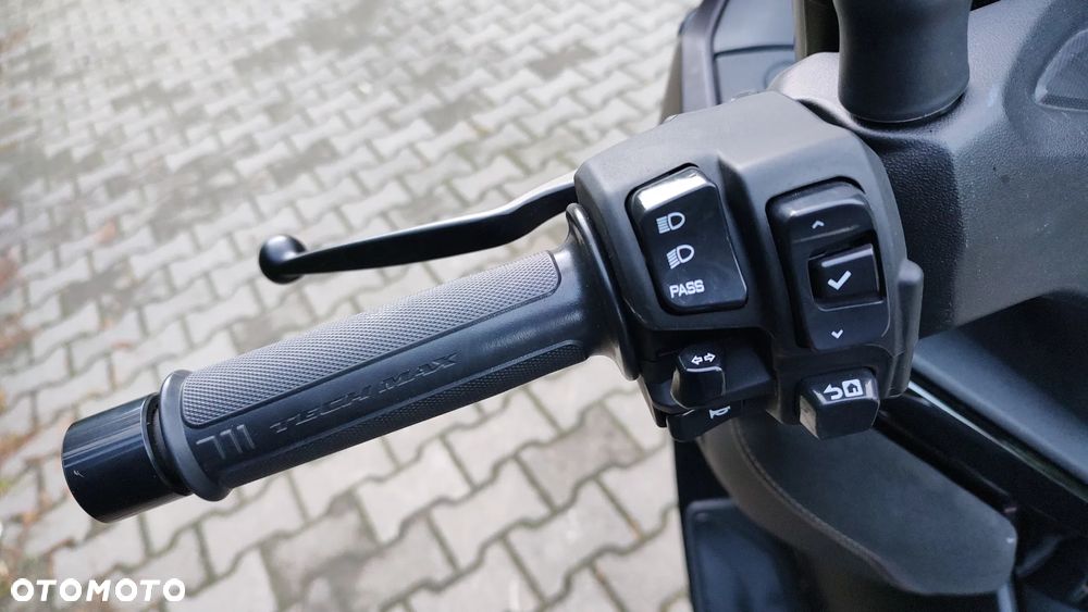 Yamaha X-max - 7