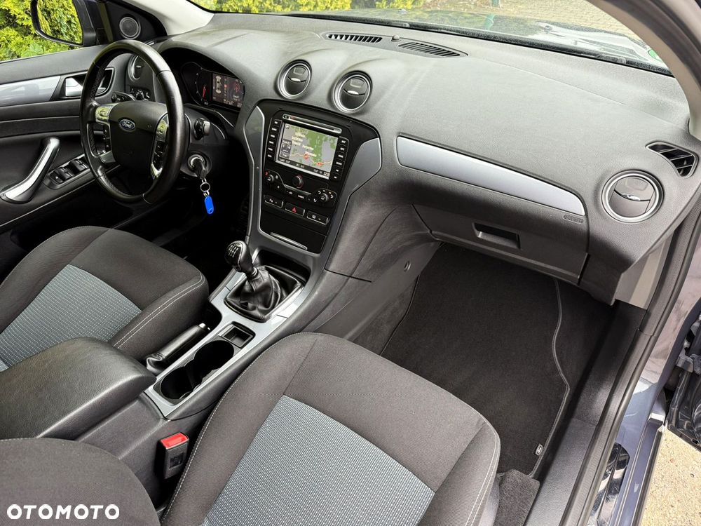 Ford Mondeo - 28