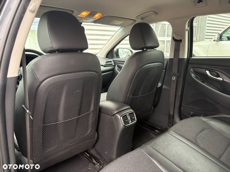 Hyundai i30 1.5 T-GDI 48V Executive DCT - 18