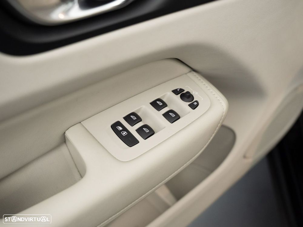 Volvo XC 60 2.0 T6 PHEV Plus Bright AWD - 17