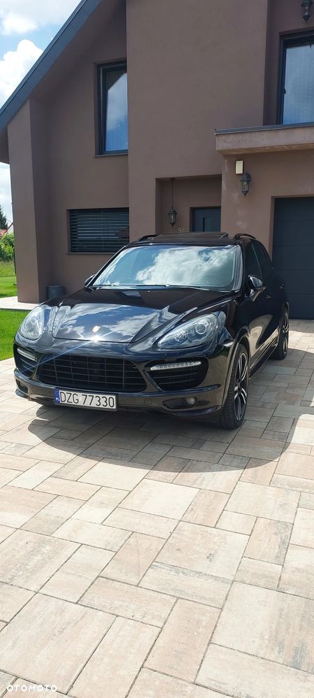 Porsche Cayenne - 1