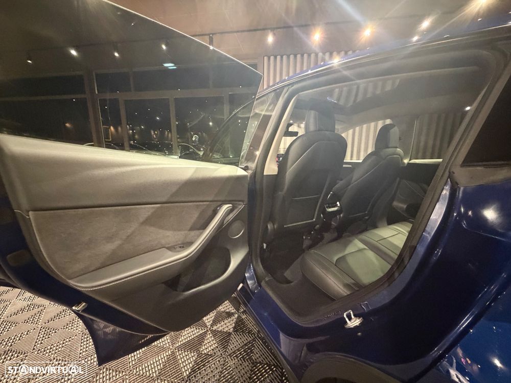 Tesla Model Y Long-Range RWD - 22