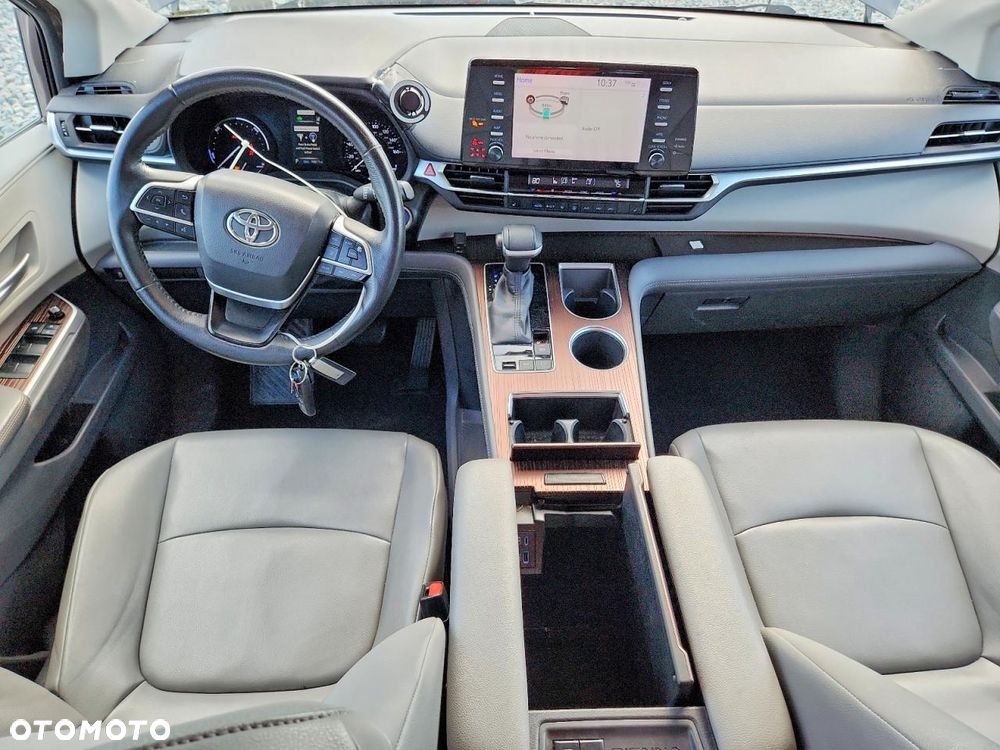 Toyota Sienna - 8