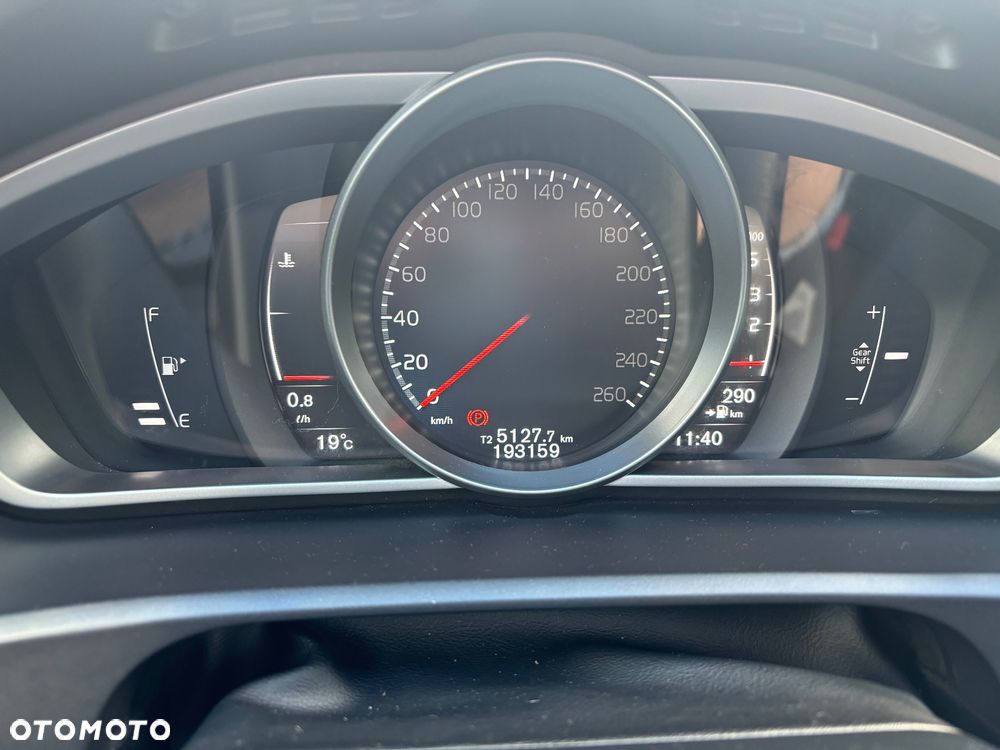 Volvo V40 D2 Drive-E Momentum - 10