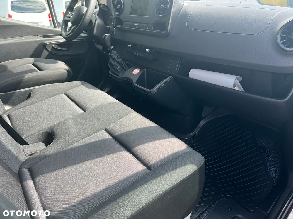 Mercedes-Benz Sprinter - 27