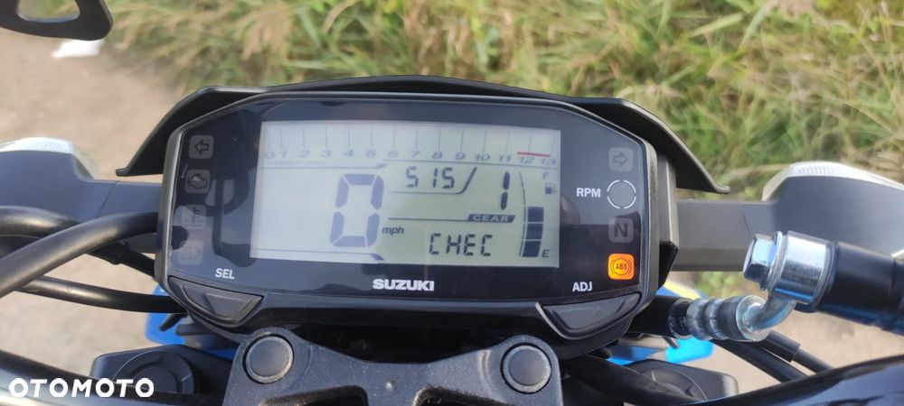 Suzuki GSX - 27