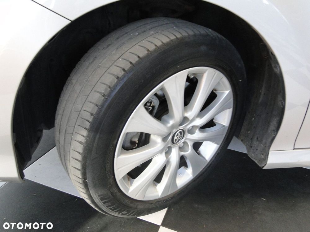 Toyota Camry - 4