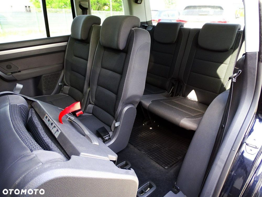 Volkswagen Touran - 32
