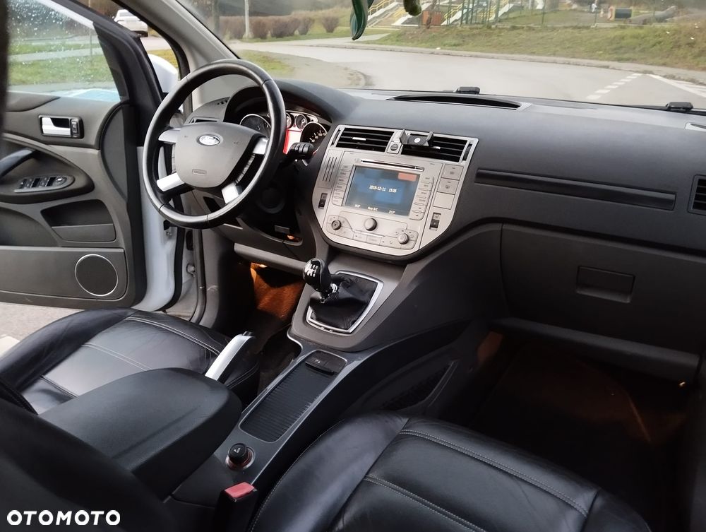 Ford Kuga 2.0 TDCi 2x4 Titanium - 8