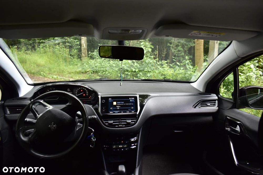 Peugeot 208 - 17