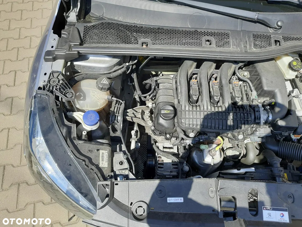 Peugeot 208 - 12