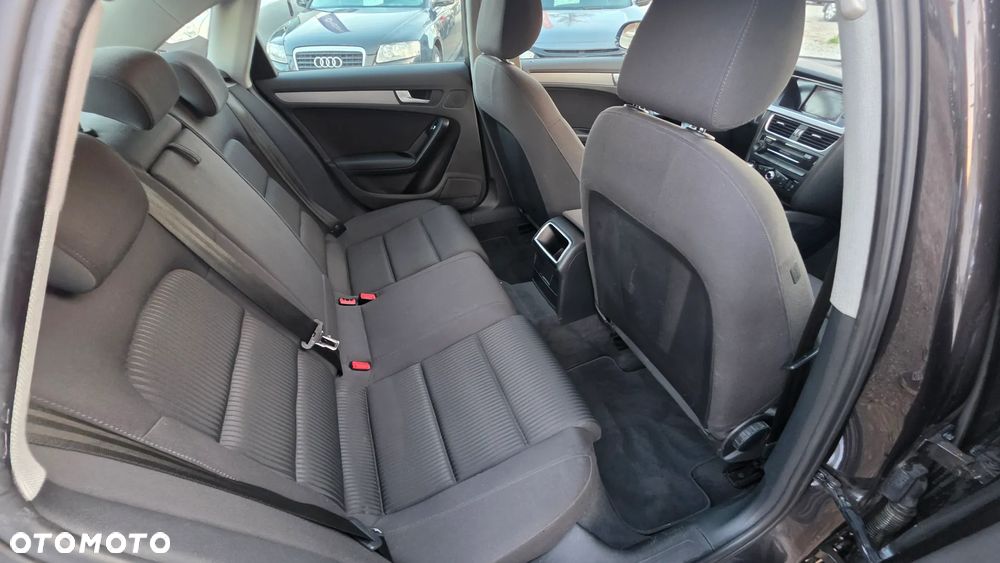 Audi A4 Limousine - 8