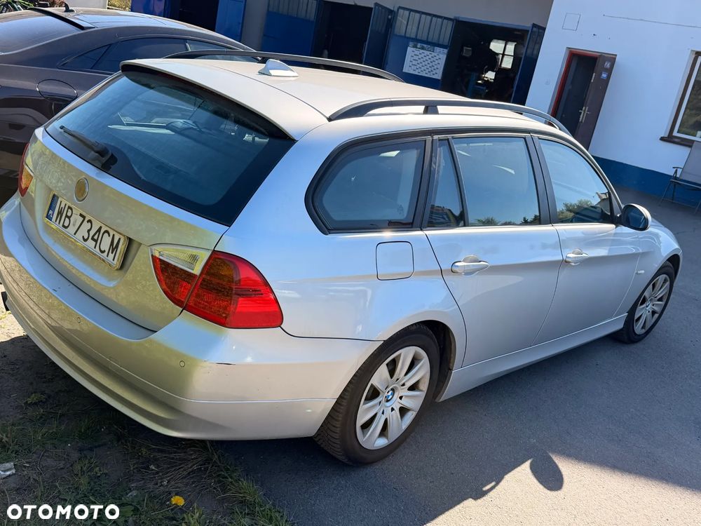 BMW Seria 3 318i - 4