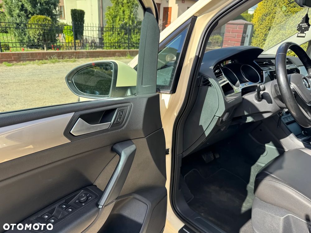 Volkswagen Touran 2.0 TDI SCR DSG Comfortline - 36