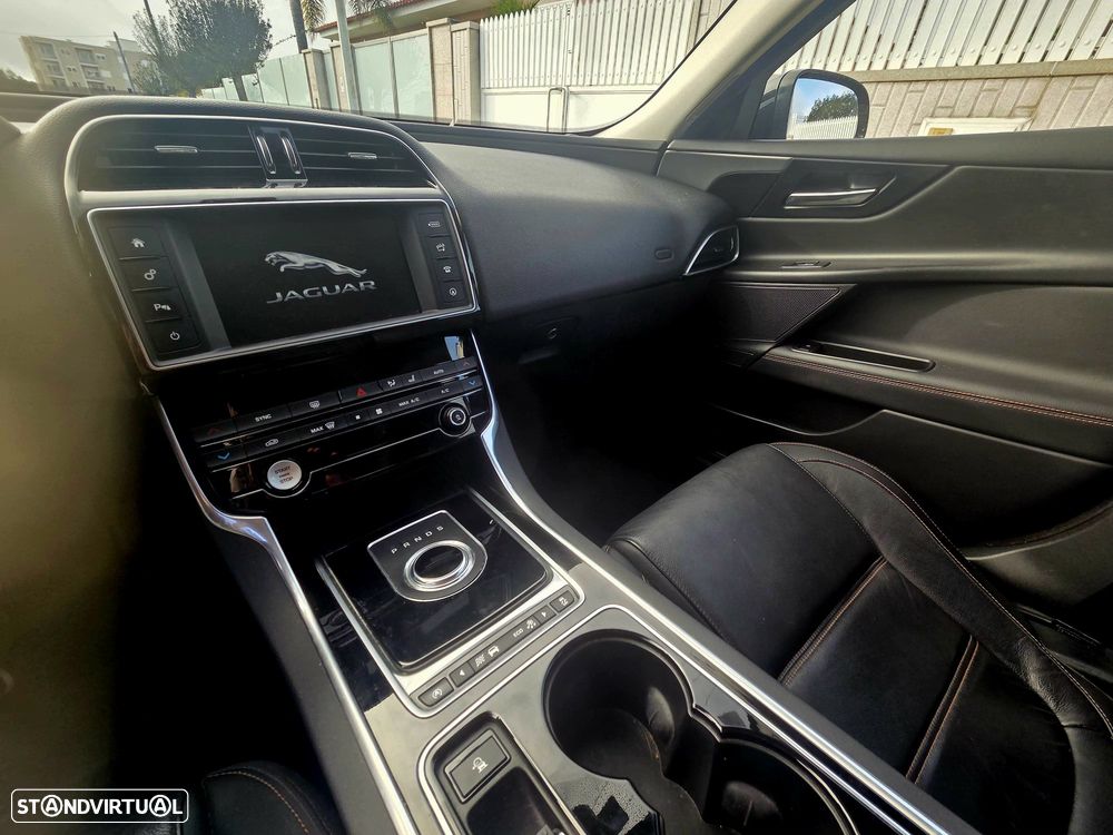 Jaguar XE 2.0 D Portfolio Aut. - 15