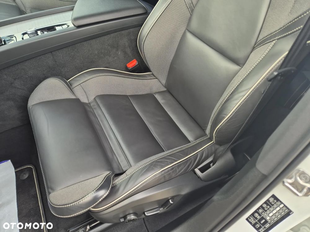 Volvo XC 60 B4 B R-Design - 12