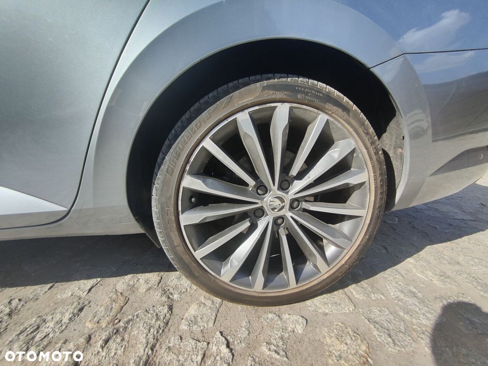 Skoda Superb 2.0 TDI 4x4 L&K DSG - 25